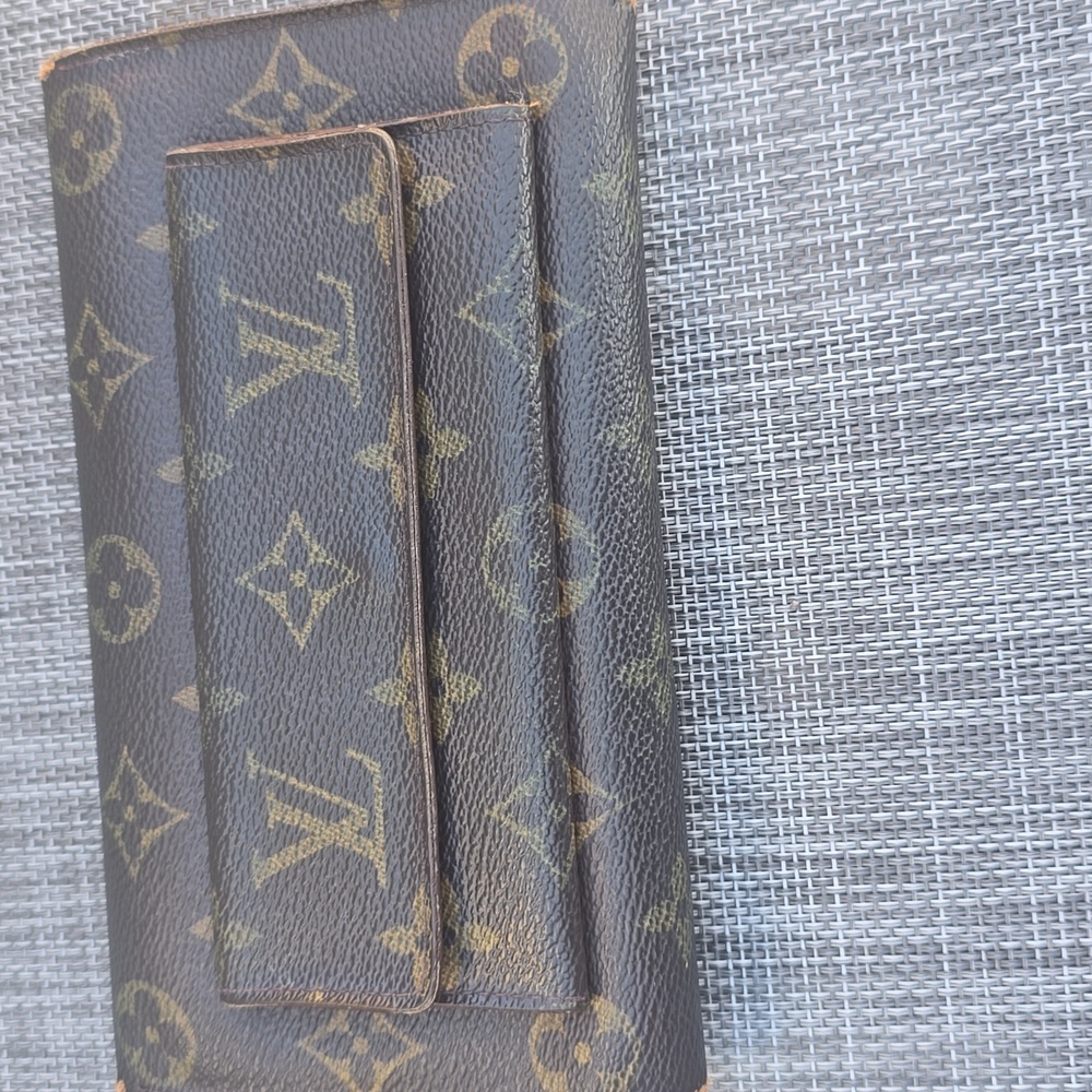 Free With $200 Purchase Louis Vuitton Monogram Wallet - Picture 2 of 14